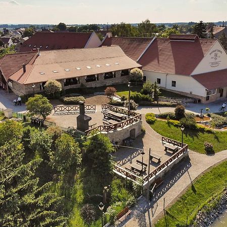 Penzion Dasicke Sklepy Dasice Bagian luar foto